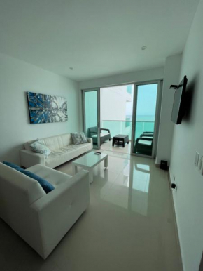 Apto con vista al mar, playa y piscina